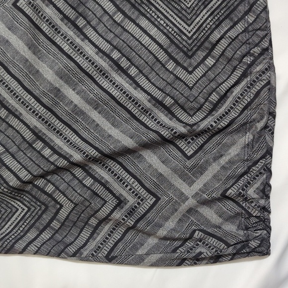 Fabletics Norwalk Tank, Color Heather Grey Taos Print/Charcoal Heather Size XS - Picture 7 of 15